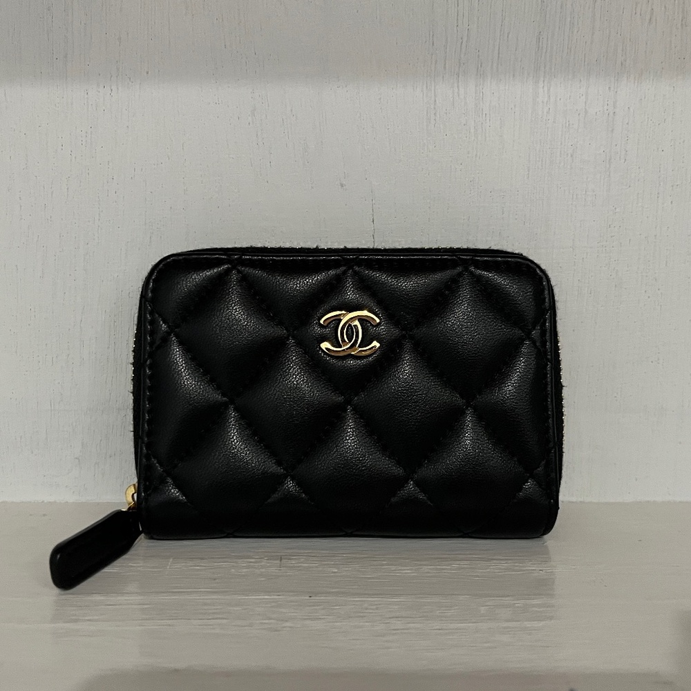 Chanel Zippered Card Holder (black lambskin)